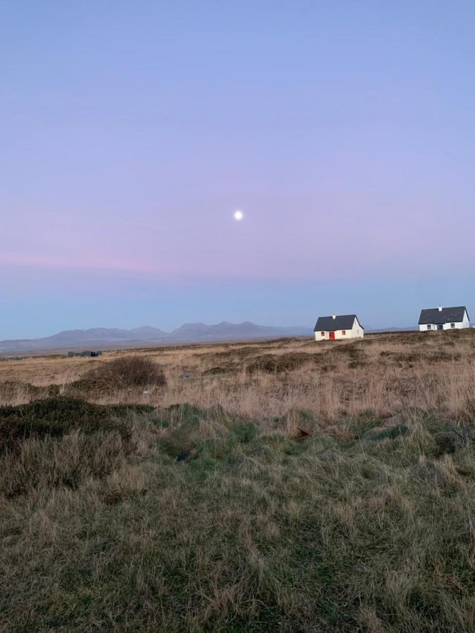 Pink Cottage Ballyconneely Exteriör bild