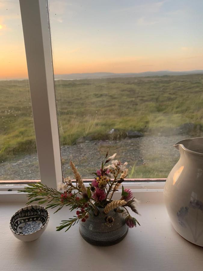 Pink Cottage Ballyconneely Exteriör bild